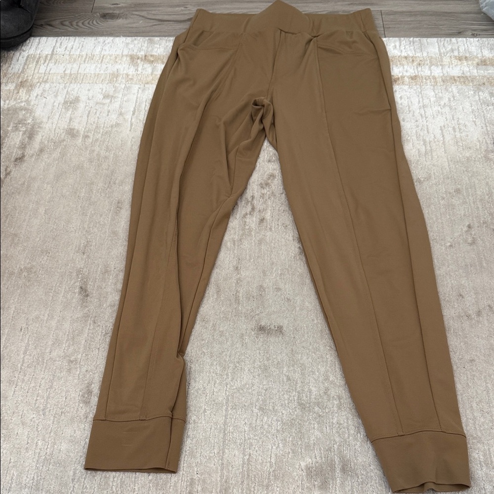 Saks Fifth Avenue Women's Jogger Sweatpants in Camel